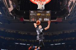 开云APP-那不勒斯狂胜巴西，足球世界的平行宇宙与莫德里奇的永恒纪录