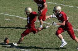 开云体育中国官网-铁幕几内亚，防守艺术锁死蓝黑军团，萨卡一剑封喉定江山