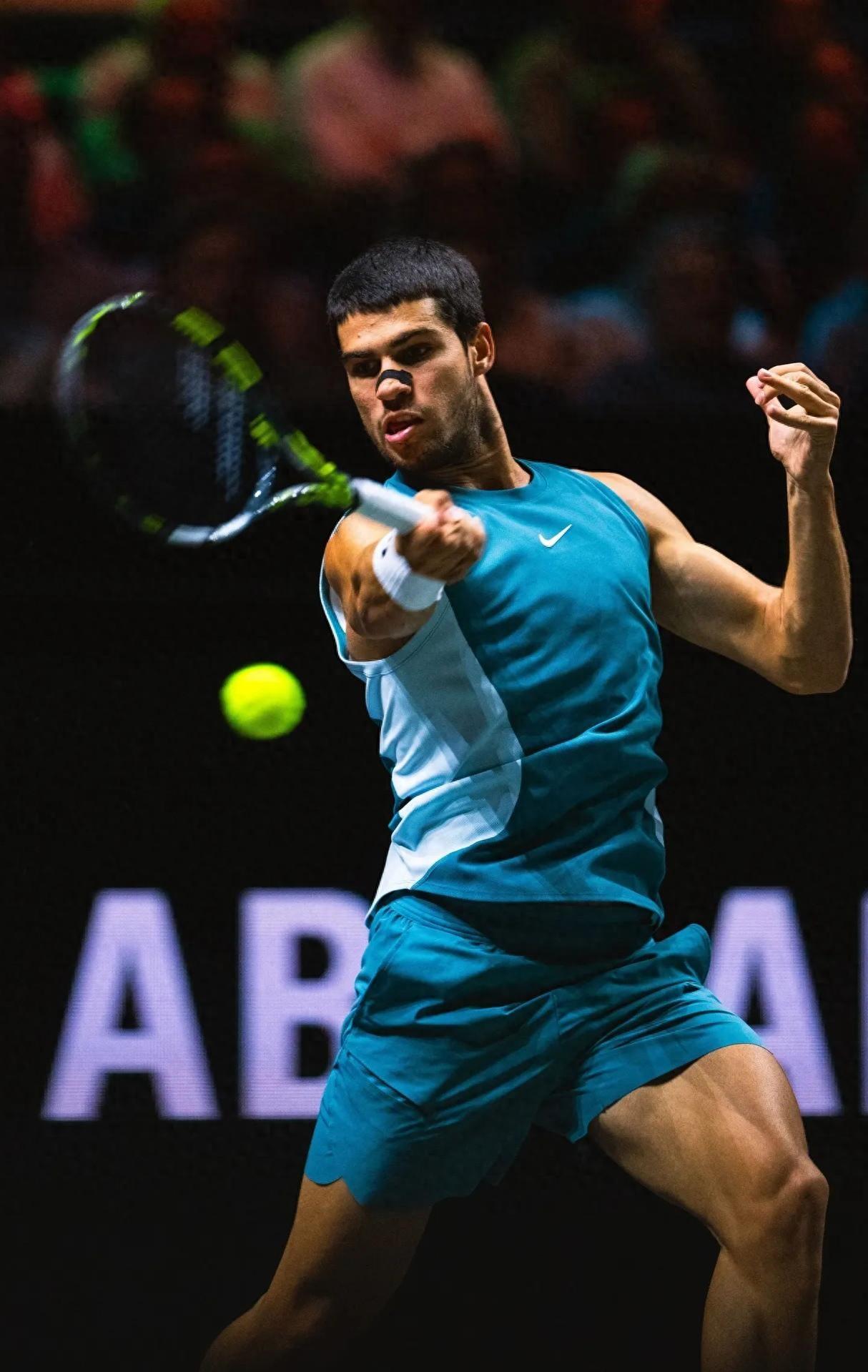 西班牙网球队碾压英国网球队,纳达尔制霸全场的简单介绍 西班牙网球队碾压英国网球队,纳达尔制霸全场的简单介绍