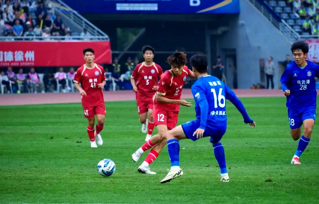 足球的魅力无穷尽，赛场上精彩纷呈