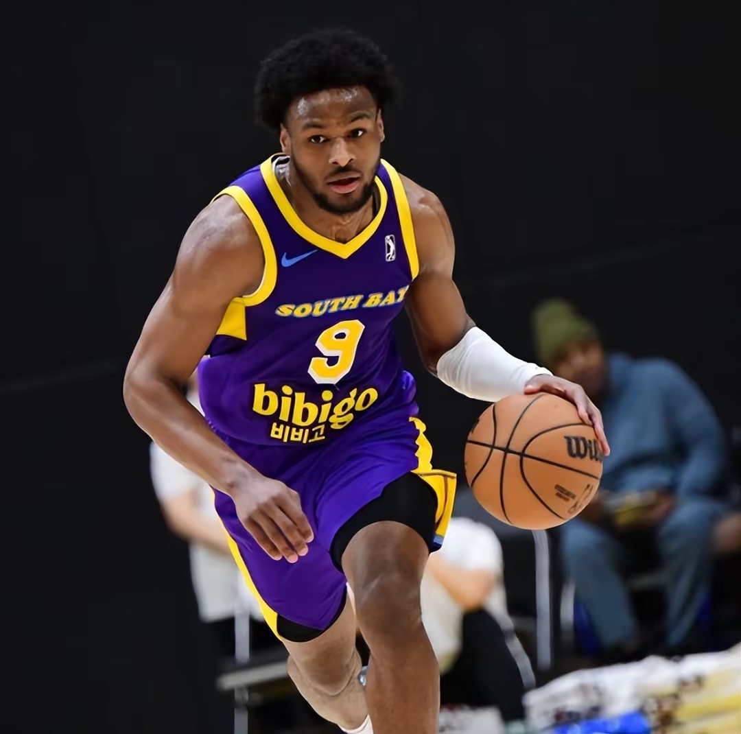 美国运动员在比赛中表现出色 美国运动员在比赛中表现出色