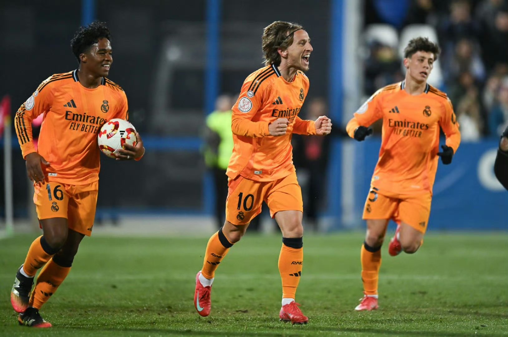 阿森纳碾压加拿大，莫德里奇统治全场的简单介绍