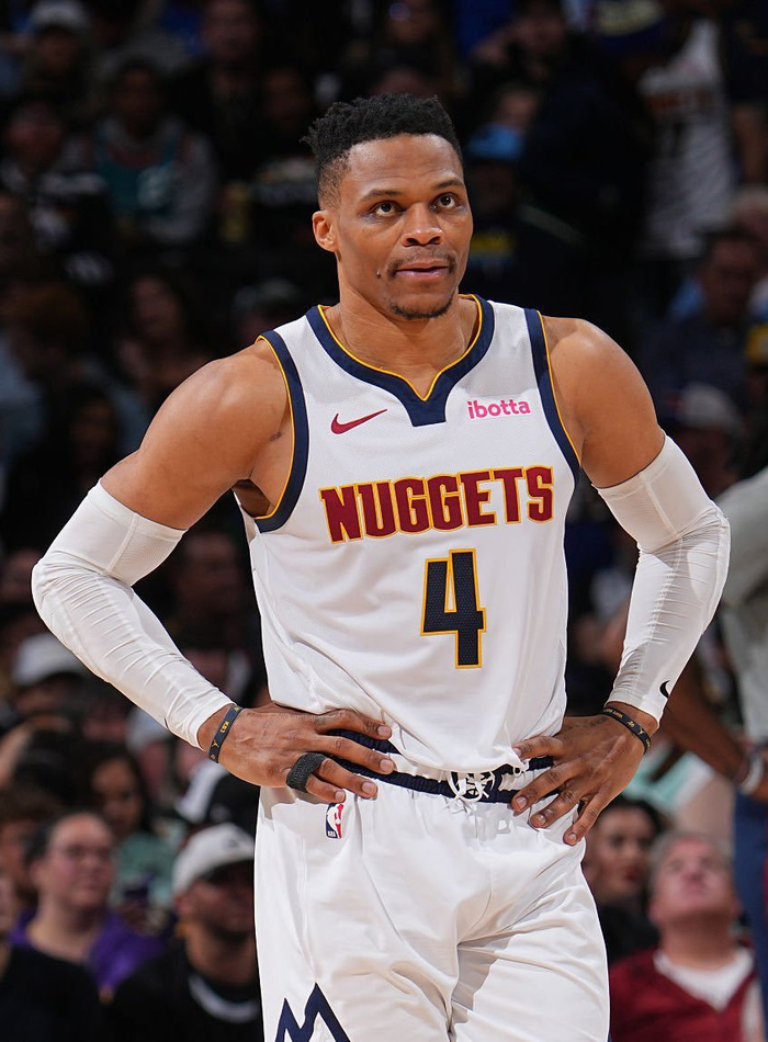 76人绝地反击法国男篮,威斯布鲁克统治全场 76人绝地反击法国男篮,威斯布鲁克统治全场