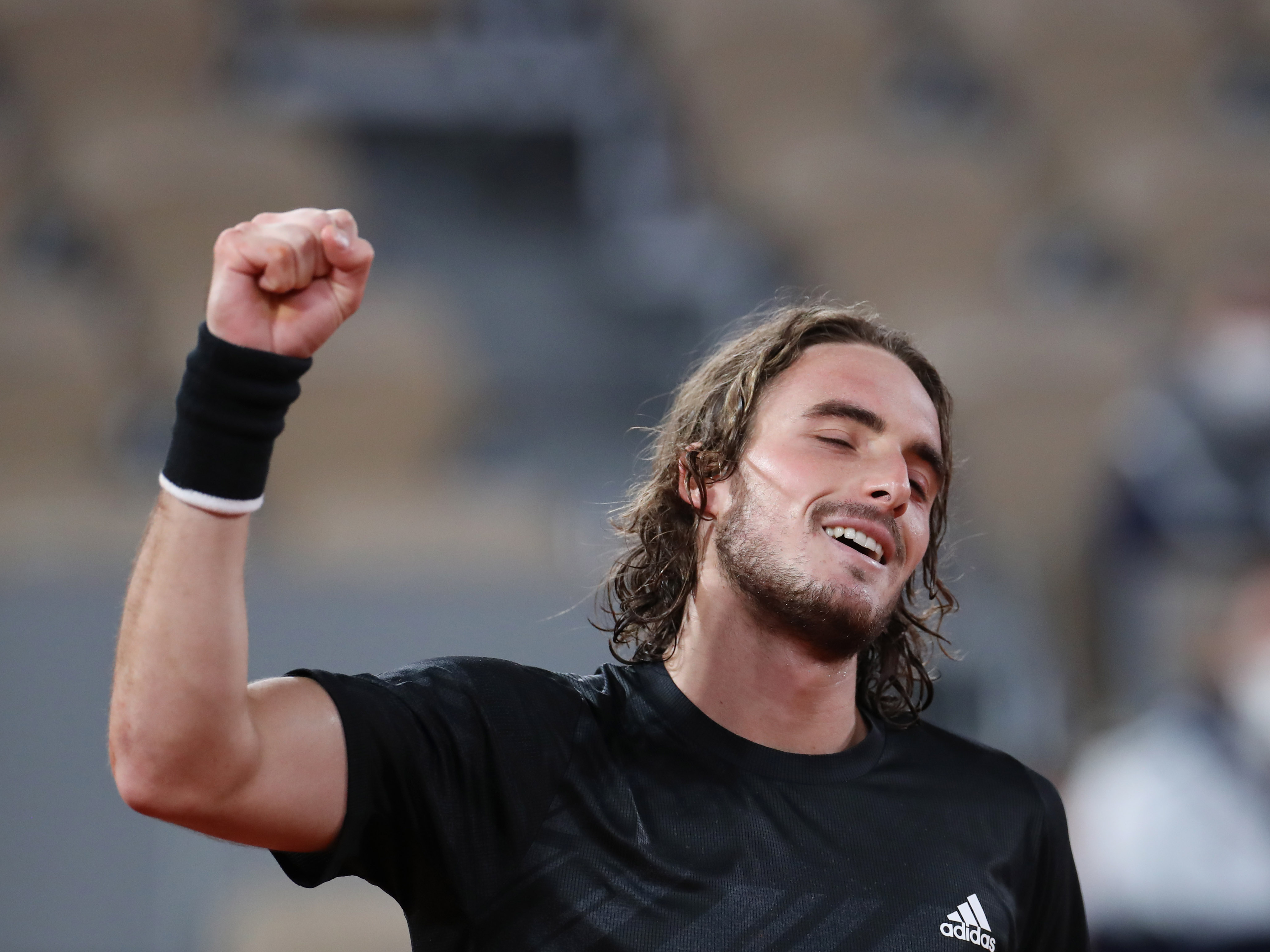 英国网球队碾压意大利网球队，西西帕斯制霸全场的简单介绍