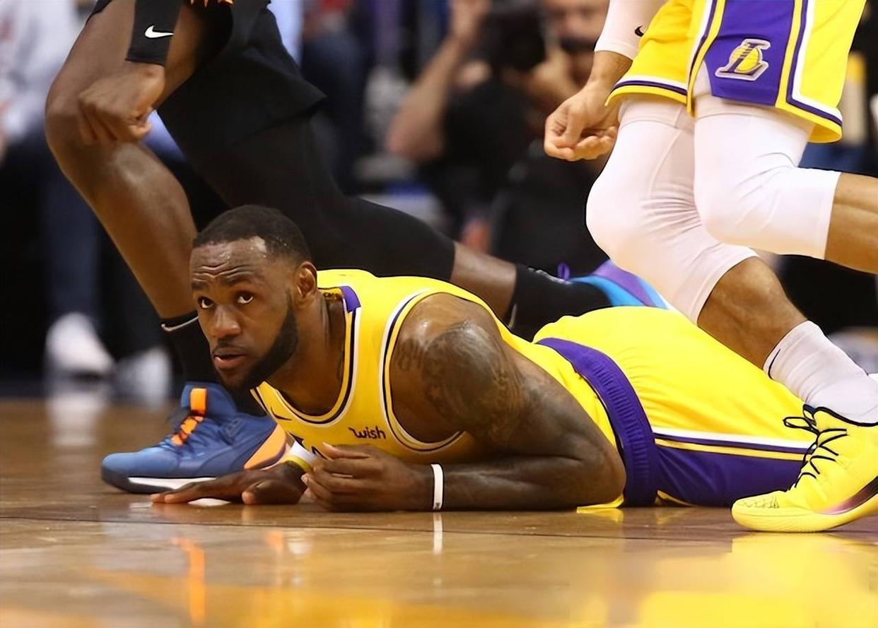 勇士队遭快船逆转，西部半决赛首场惨败