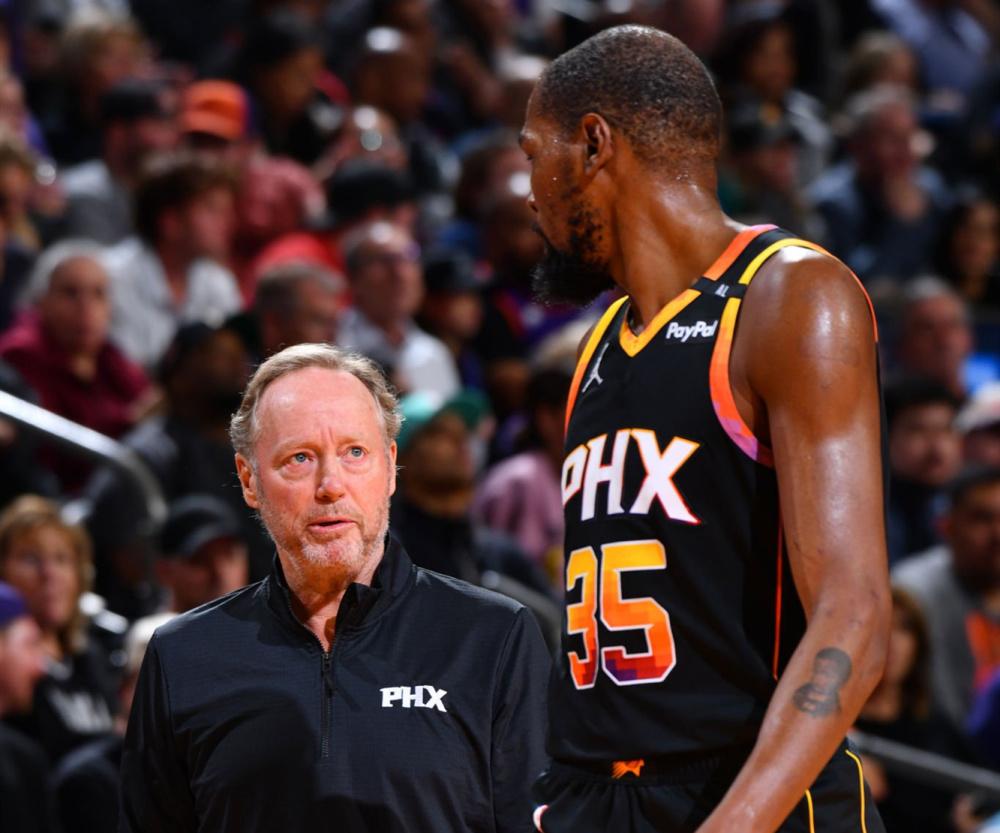 太阳队磨合进程获得突破，中锋壮大发