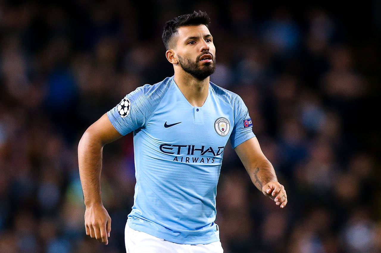 曼城队员夺得最佳防守球员奖，受到赞扬