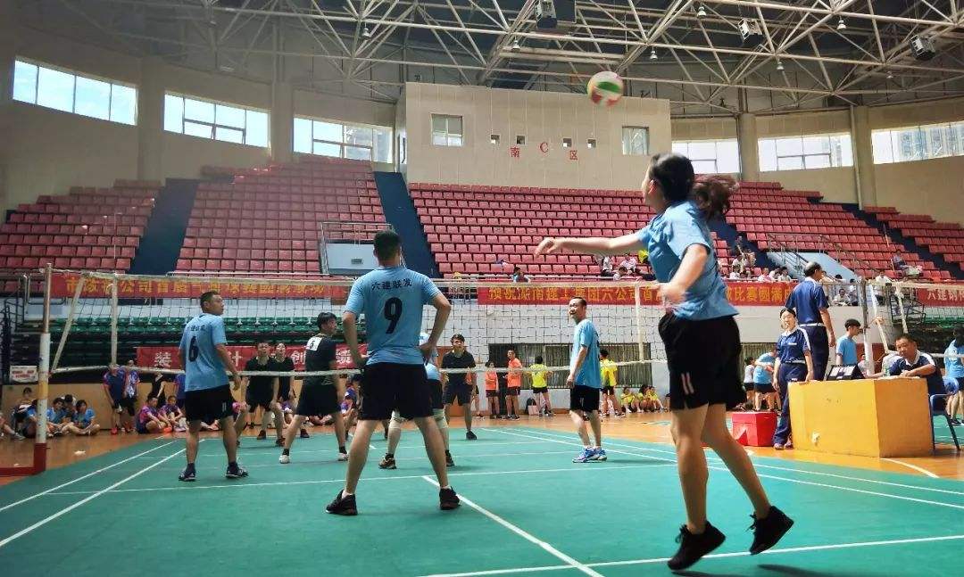 短暂休息排球赛，球队备战调度