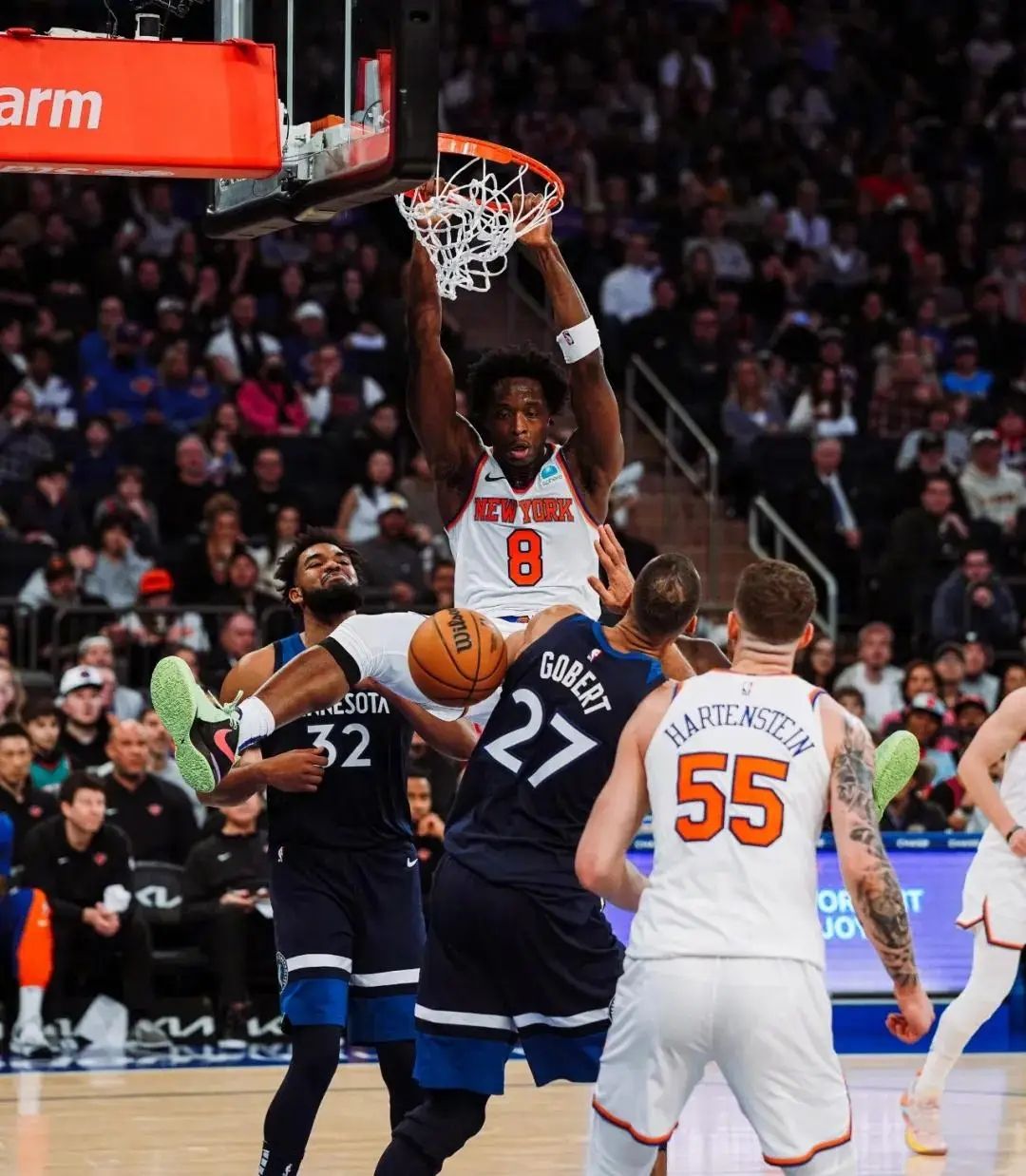 关于篮球场上掀起风暴,球员们无所畏惧的信息 关于篮球场上掀起风暴,球员们无所畏惧的信息