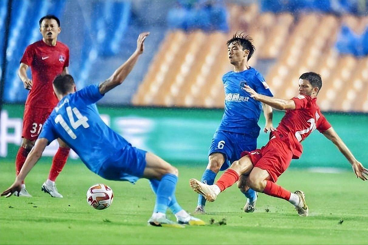 一场紧张激烈的比赛，双方势均力敌