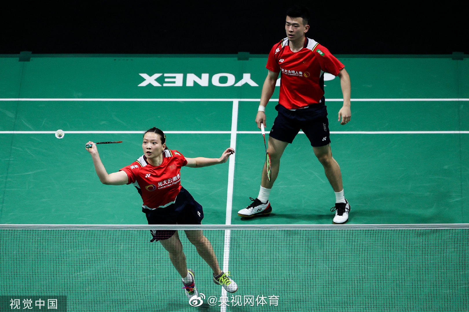 包含中国羽毛球队横扫丹麦羽毛球队，陶菲克制霸全场的词条