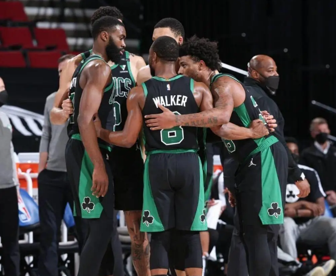 四川队逆转天津队,塔图姆带队取胜 四川队逆转天津队,塔图姆带队取胜