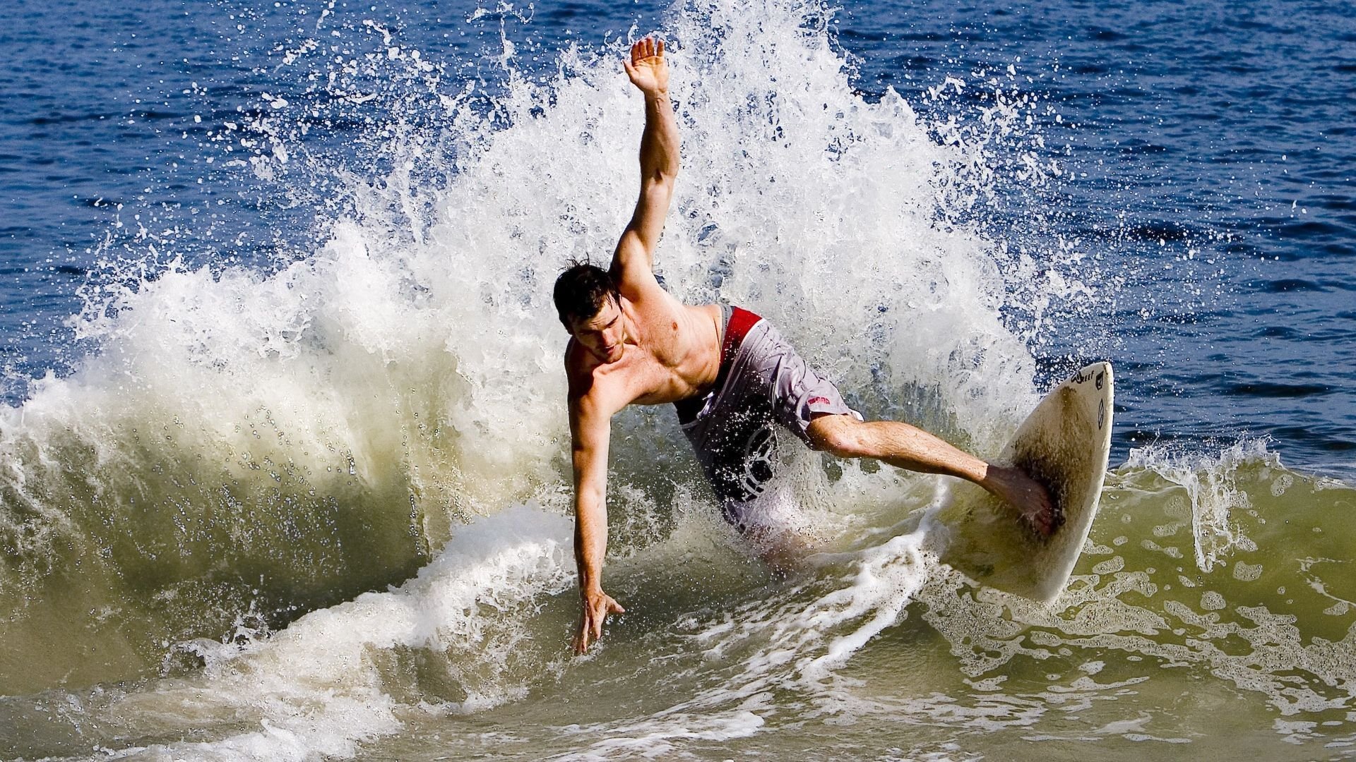 F1新赛季揭幕战与NBA焦点对决，速度与韧性的双重奏