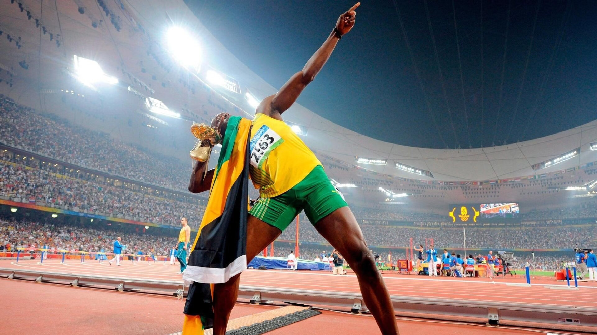 绿军铁血锁死麦迪逊，库里三分雨刷新传奇，双线交织的篮球史诗