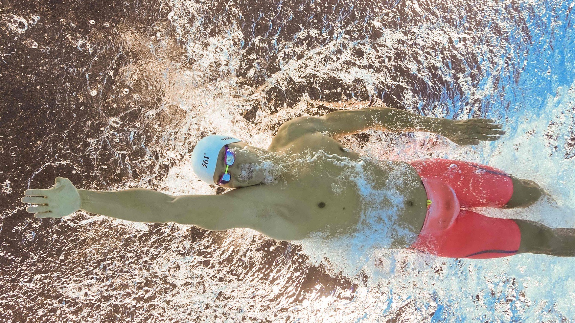 勇士防守锁死山西队，浓眉在F1新赛季揭幕战接管比赛